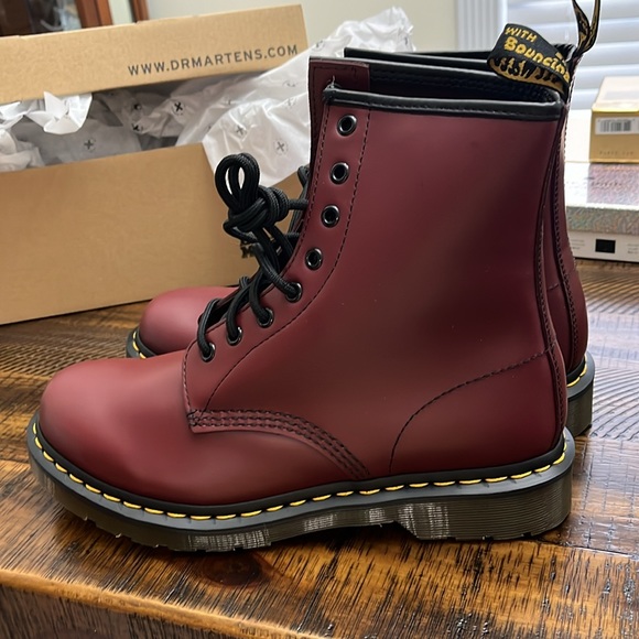 CHERRY RED Dr Martens NIB - Picture 3 of 7
